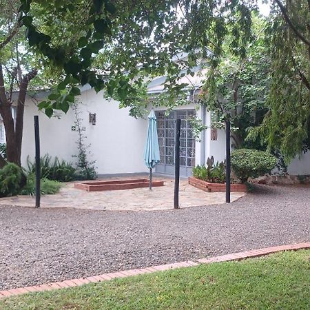 Driftwood Boutique Bed And Breakfast Lobatse Bagian luar foto