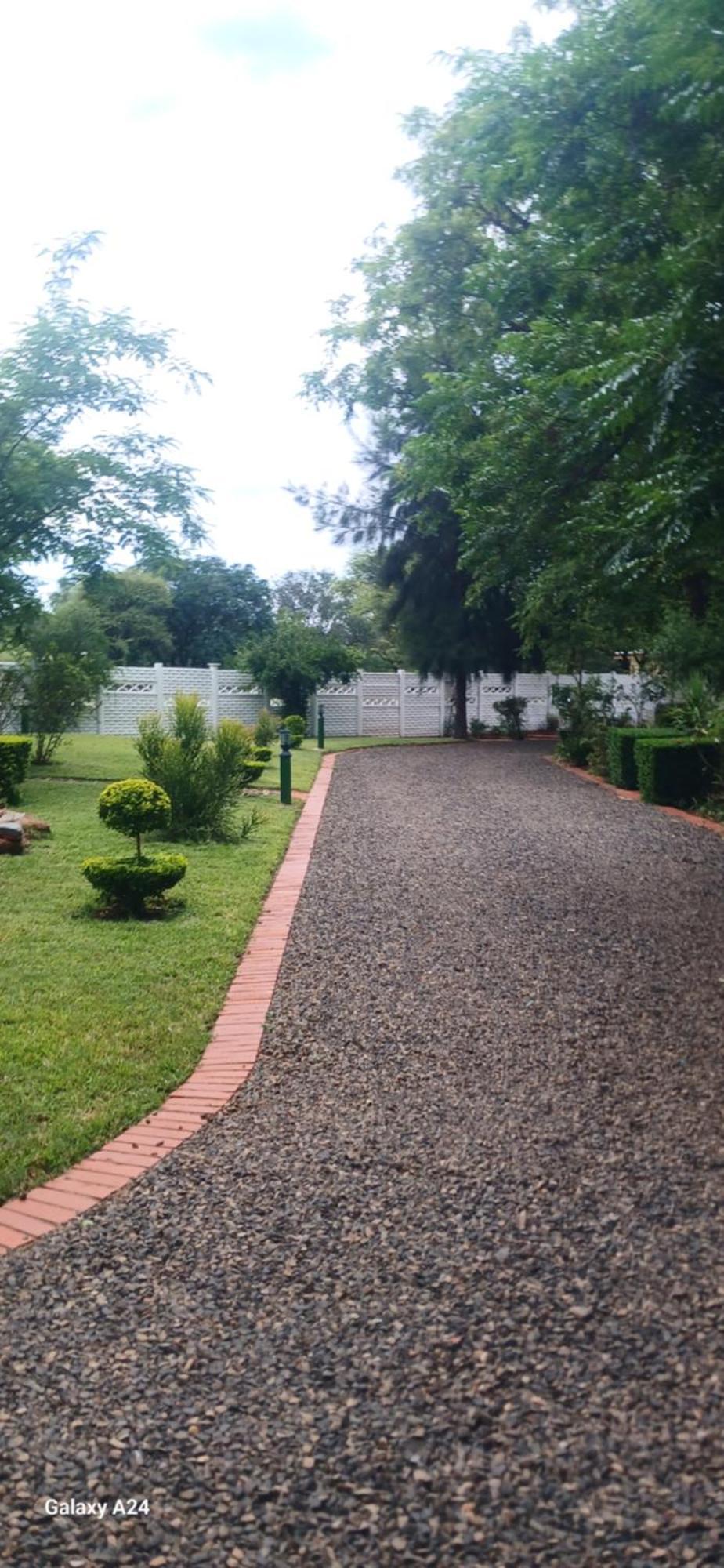 Driftwood Boutique Bed And Breakfast Lobatse Bagian luar foto