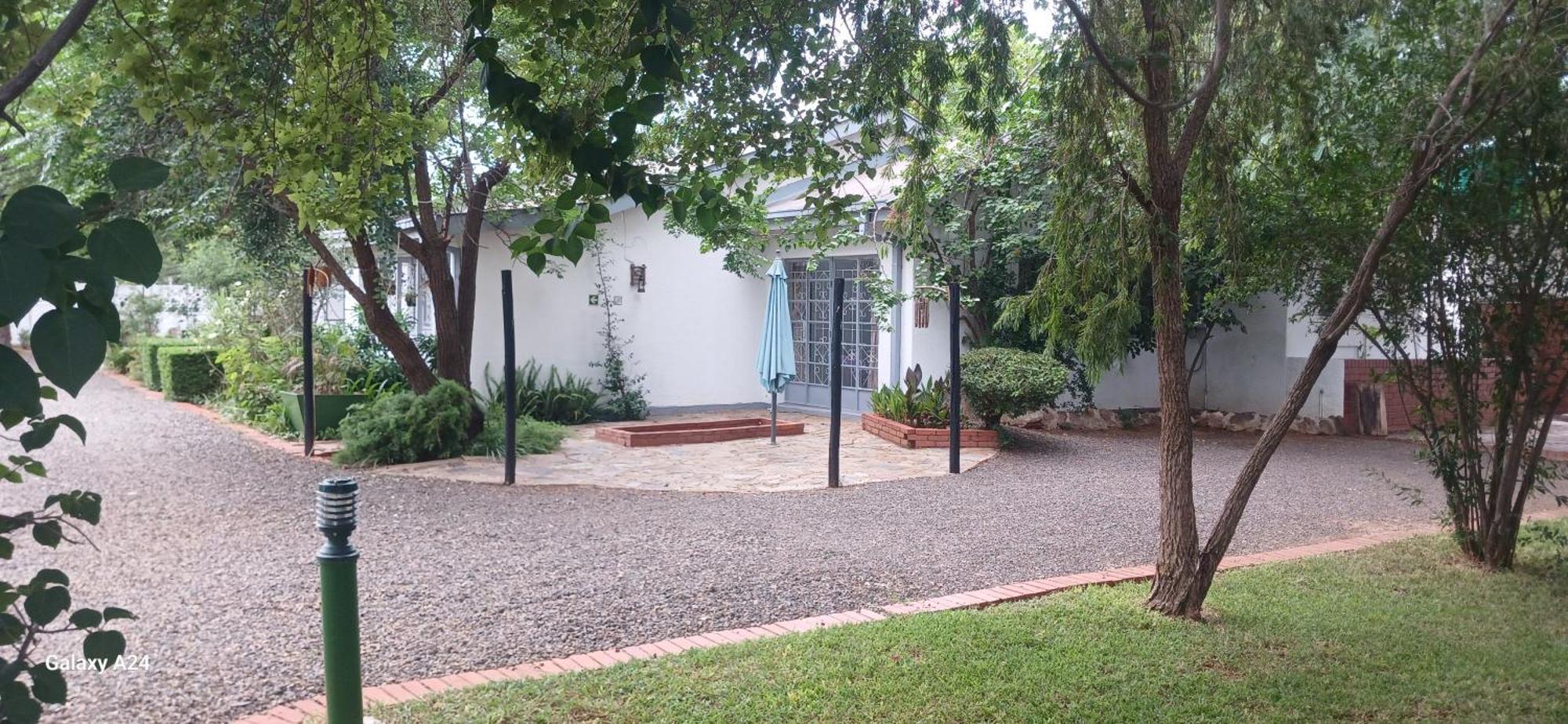 Driftwood Boutique Bed And Breakfast Lobatse Bagian luar foto